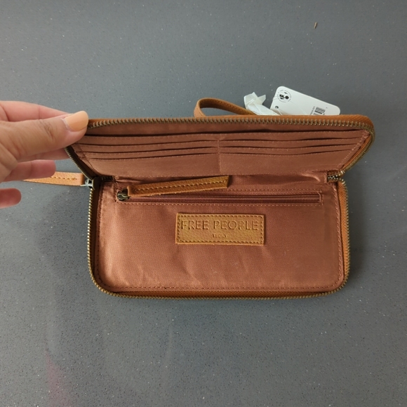 NWT FREE PEOPLE DISTRESSED VEGAN WALLET SS - Picture 5 of 5